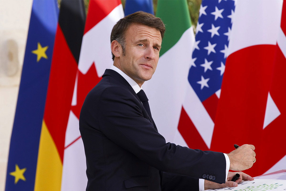 Il presidente Macron critica il suo esecutivo: “Un disastroso spettacolo”