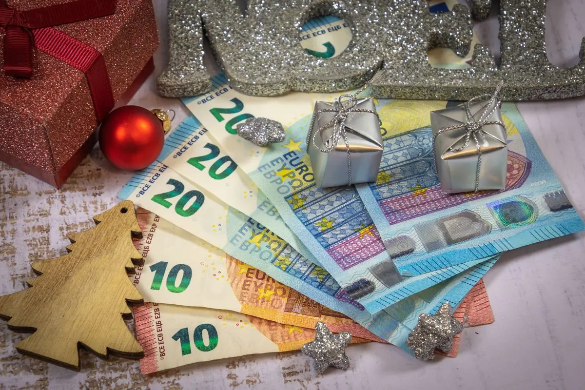 Natale 2024, prezzi folli: rincari fino al 300%