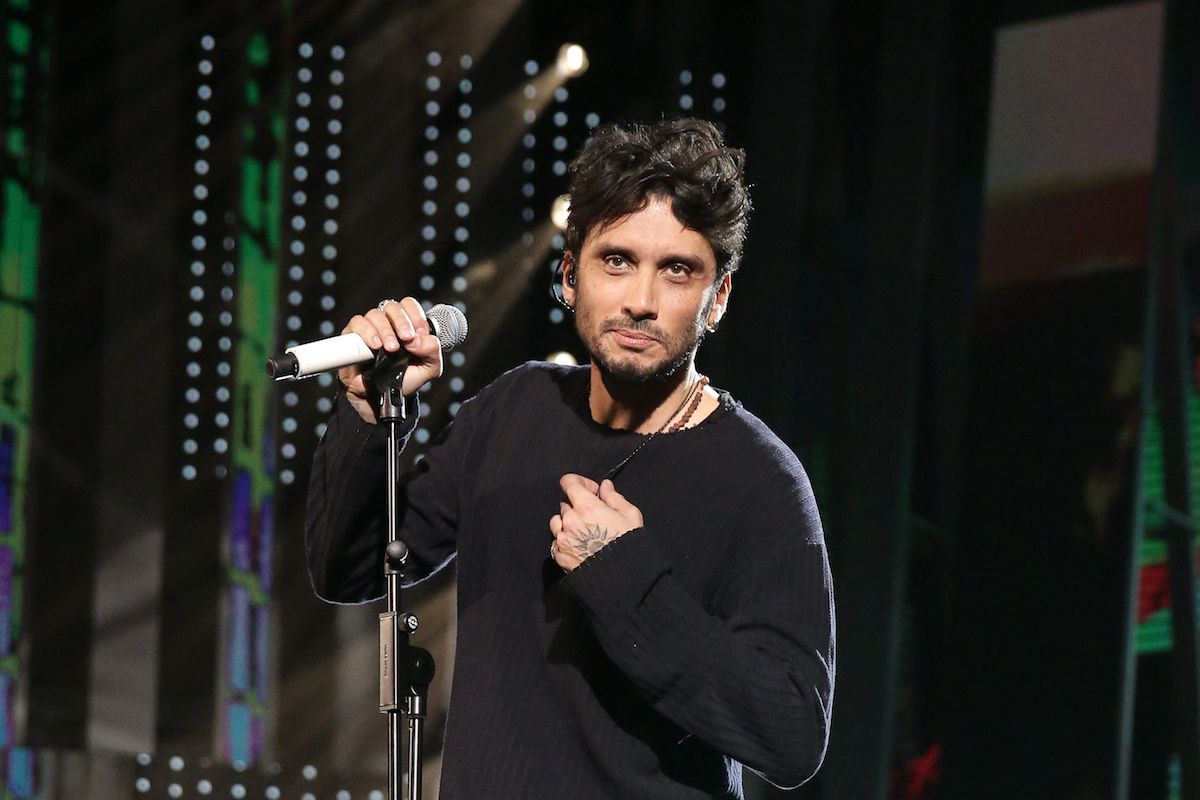 Fabrizio Moro sbotta in diretta: “C’è più droga in Parlamento”