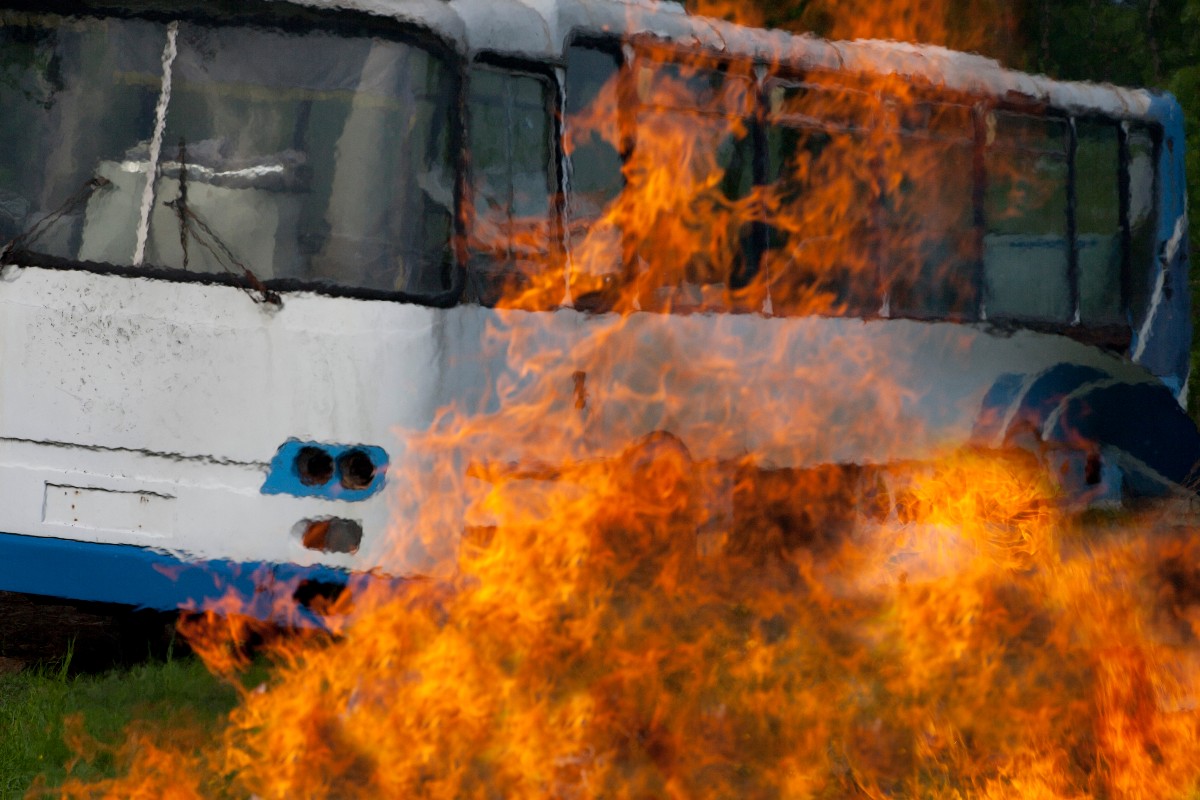 Autobus in fiamme