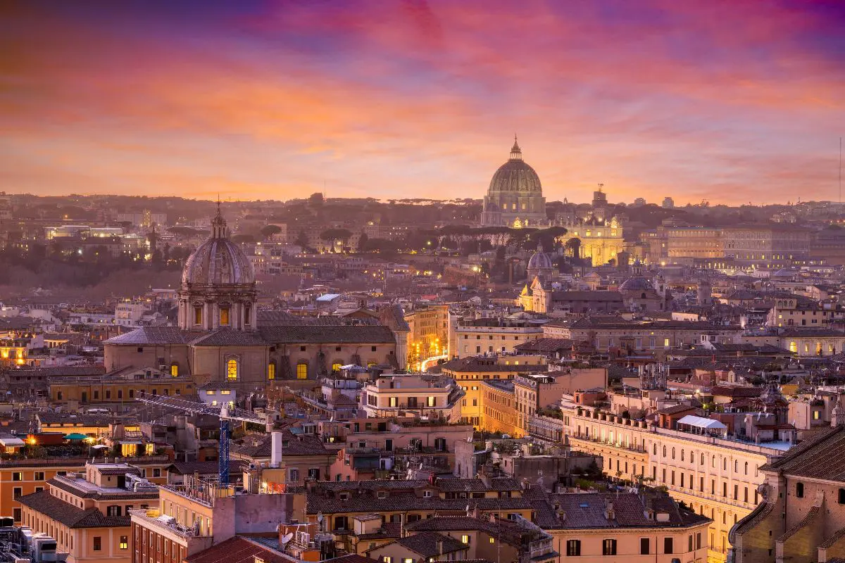 Roma vista dall'alto al tramonto