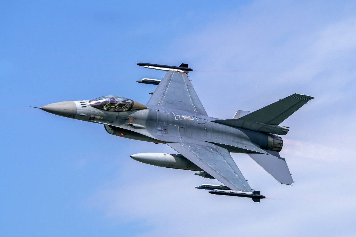 F-16 aereo da guerra