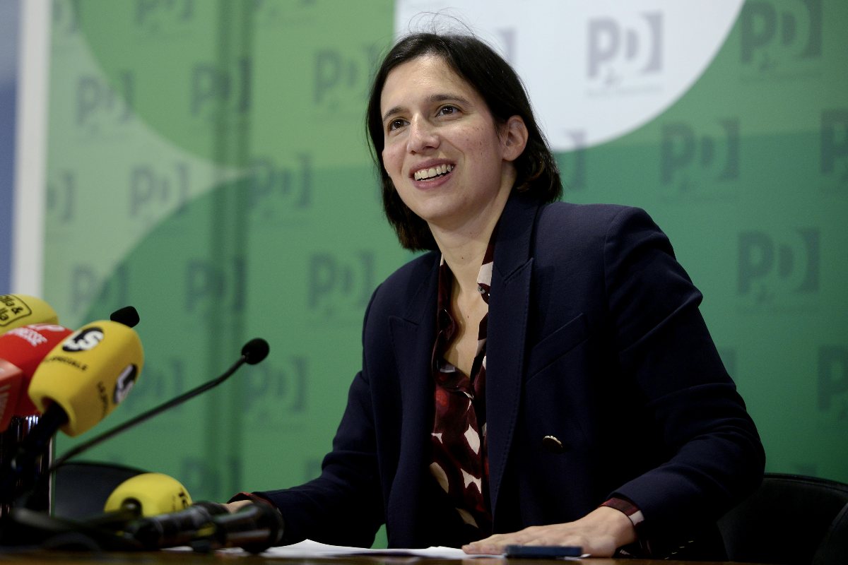 Elly Schlein Travolta Dai Fischi Il Video Che Imbarazza Il PD