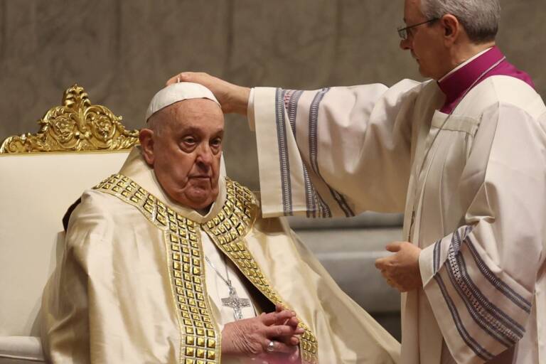 Perché Papa Francesco Non Celebra Papa Francesco: perché ha ricevuto l'unzione degli infermi