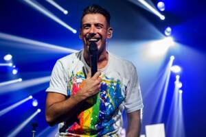 Francesco Gabbani che canta