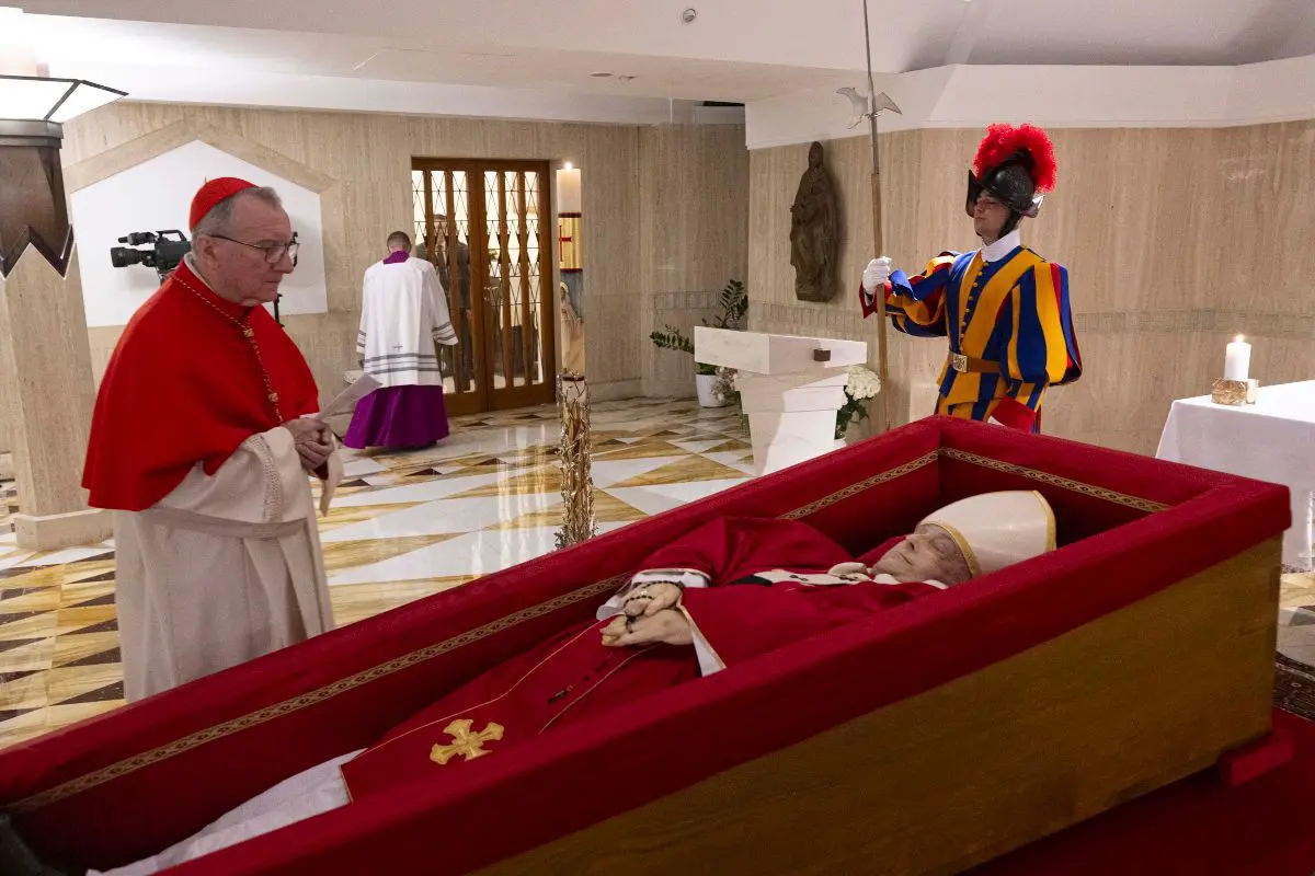 Papa Francesco nella bara