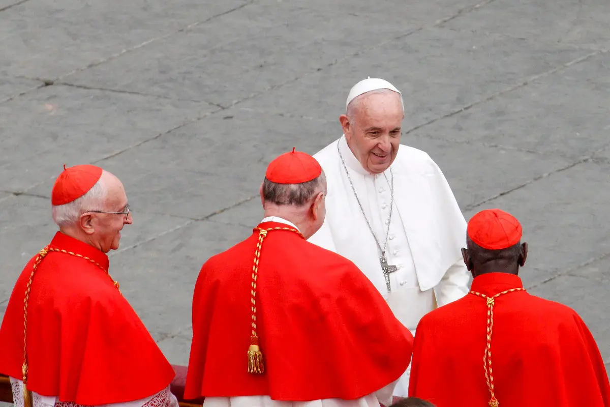 cardinali insieme a Papa Francesco