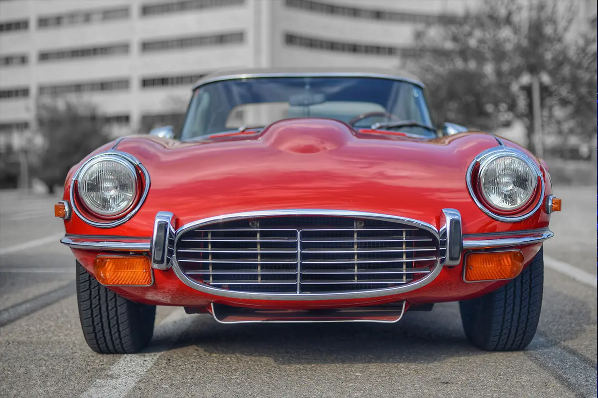 Auto rossa d'epoca