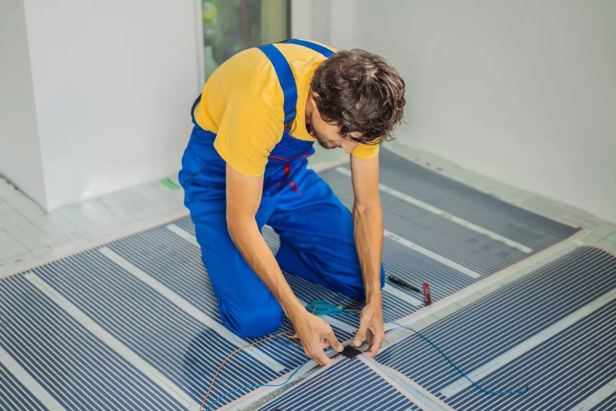 Installazione pannelli per riscaldamento del pavimento