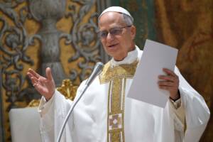 Papa Leone XIV presiede la sua prima Santa Messa nella Cappella Sistina