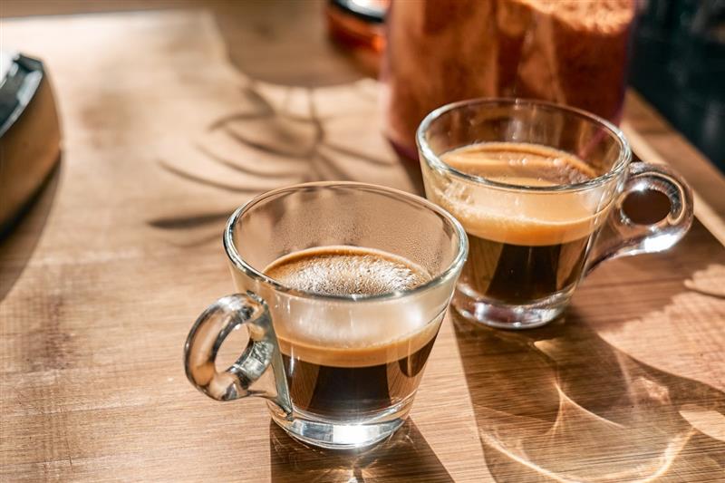Due tazze di caffè