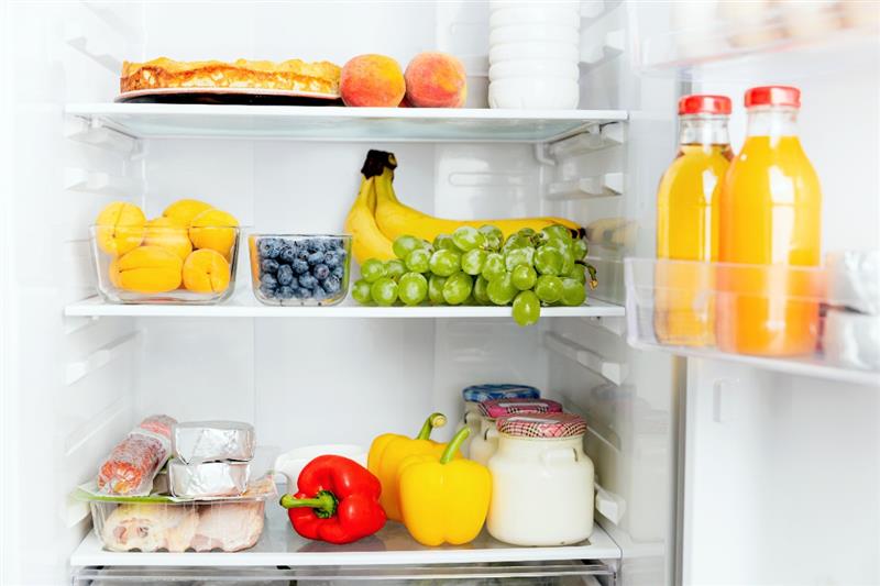 Frigorifero con alimenti