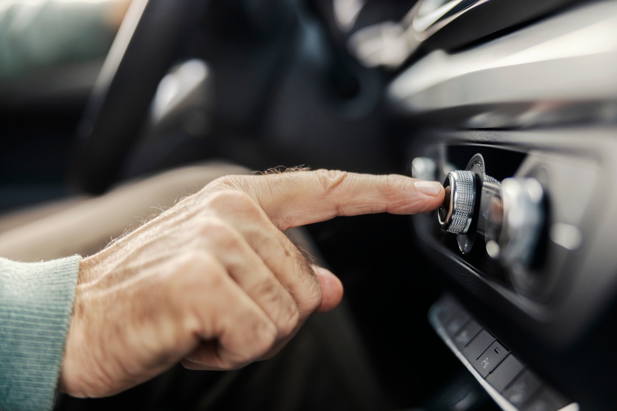 Radio in auto