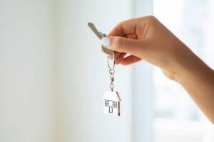 Consegna delle chiavi dopo l’acquisto di una nuova casa