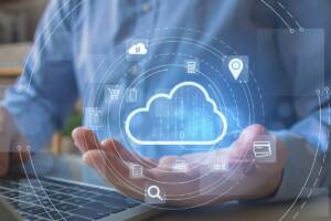 Connessione tra computer e server cloud