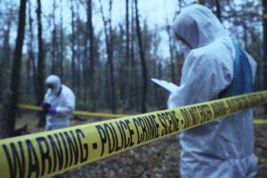Operatori forensi presenti sulla scena del crimine