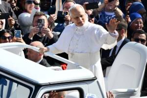 Papa Leone XIV accolto a San Pietro per la Santa Messa