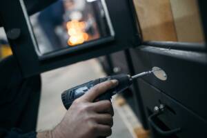 Produzione in fabbrica di stufe a pellet