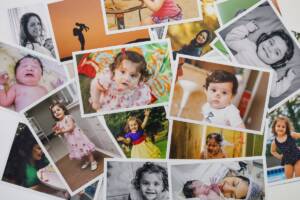 Foto stampate con ritratto di una bambina