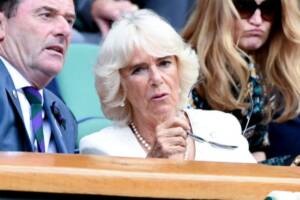 Un primo piano della Regina Camilla