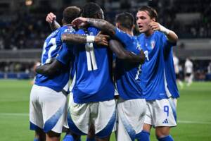 foto della Nazionale italiana di calcio che esulta dopo un gol