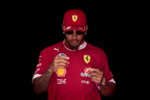 il pilota inglese Lewis Hamilton