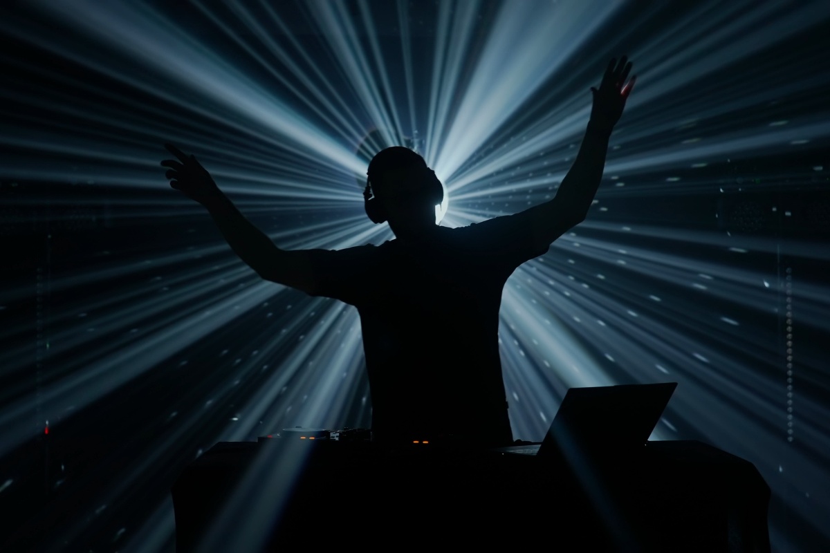 La silhouette di un dj