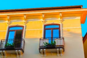 La facciata di un palazzo