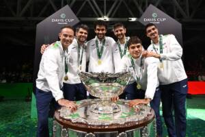 la squadra italiana vince la Coppa Davis 2025 Filippo Volandri, Simone Bolelli, Matteo Berrettini, Andrea Vavassori, Flavio Cobolli e Lorenzo Sonego