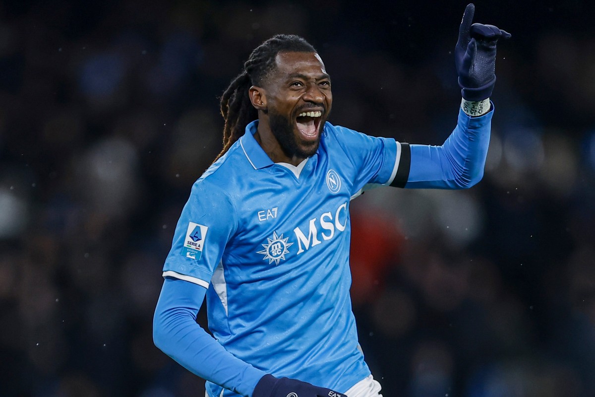 il centrocampista del Napoli Anguissa esulta durante una partita