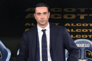 l'allenatore di calcio Raffaele Palladino in panchina