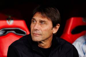 l'allenatore del Napoli Antonio Conte durante la partita contro il Benfica