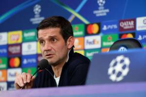l'allenatore dell'Inter Cristian Chivu in conferenza stampa di Champions League