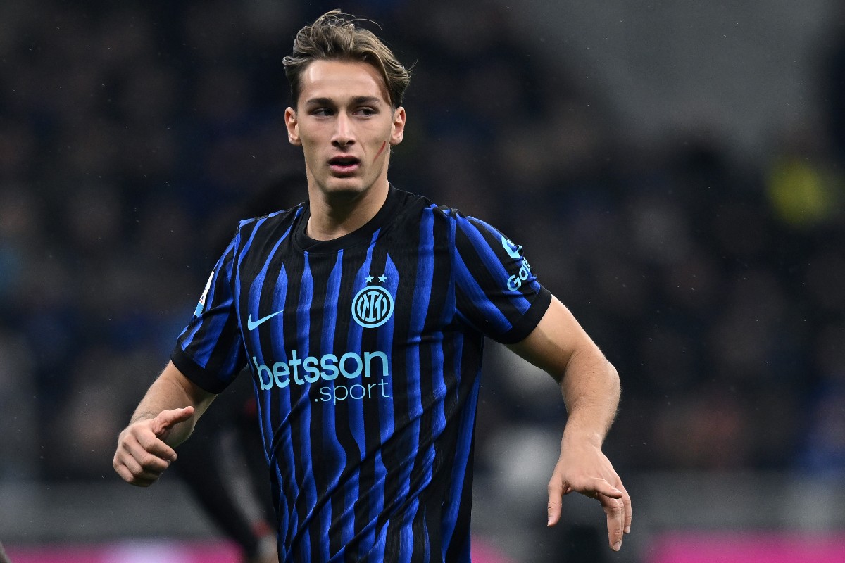 l'attaccante italiano Francesco Pio Esposito con la maglia dell'Inter