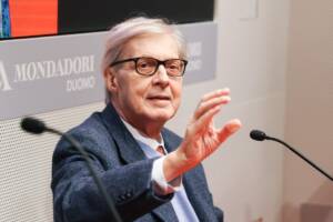 Vittorio Sgarbi durante la presentazione del libro Natività. Madre e figlio nell'arte