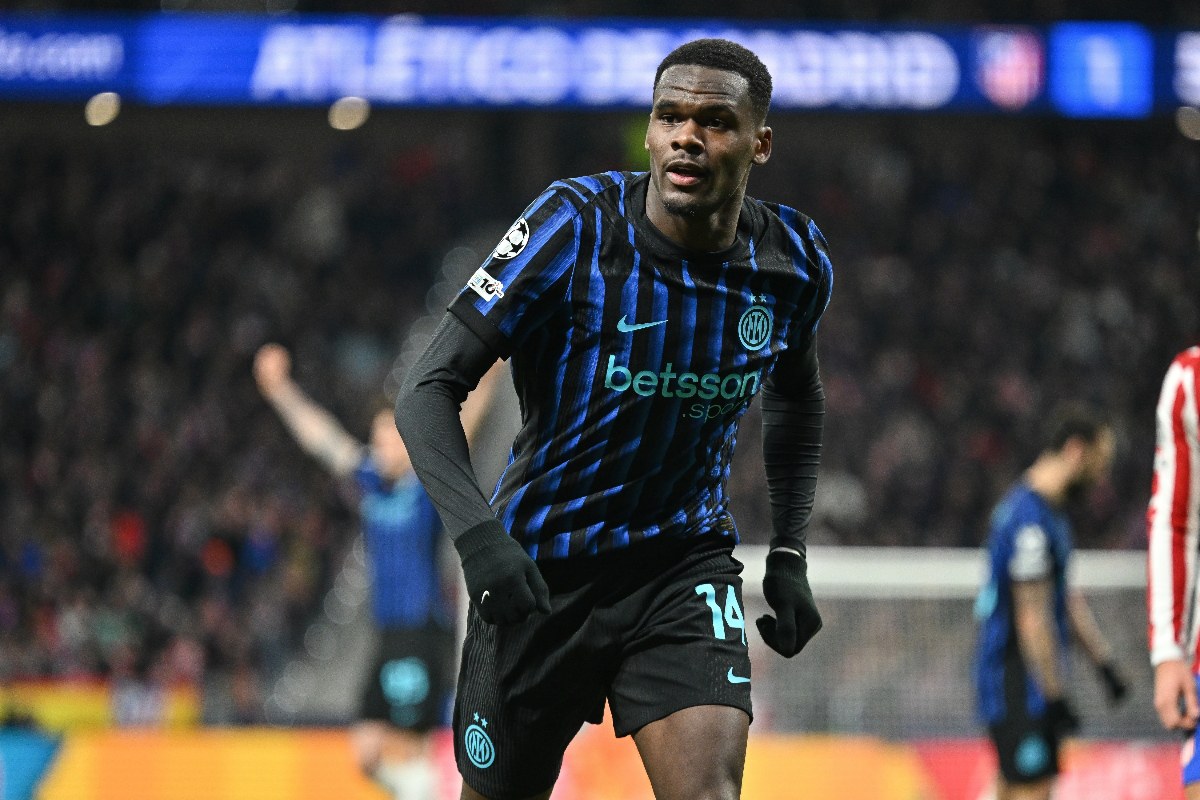 l'attaccante francese Bonny con la maglia dell'Inter