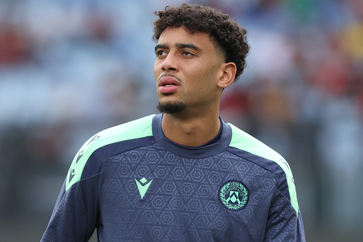 primo piano del centrocampista dell'Udinese Arthur Atta