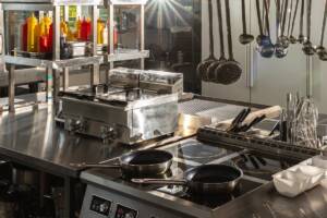 Cucina professionale di un ristorante.