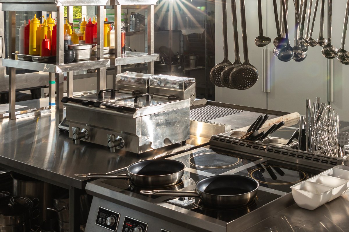 Cucina professionale di un ristorante.