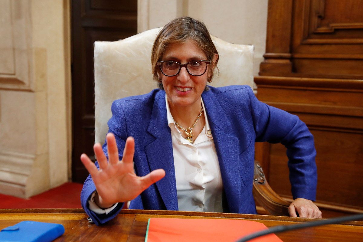 Giulia Bongiorno con una giacca blu e gli occhiali