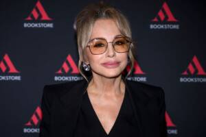 primo piano di Marina Berlusconi con gli occhiali ad un evento Mondadori