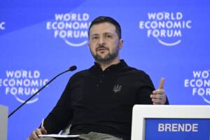 Volodymyr Zelensky durante il suo discorso a Davos 2026
