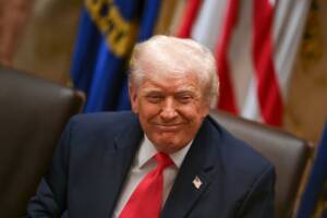 Un momento della riunione di governo alla Casa Bianca con l'intervento di Donald Trump.