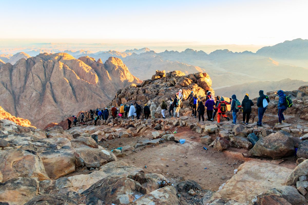 Turisti in visita al Monte Sinai in Egitto.