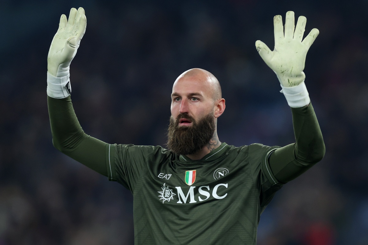 il portiere del Napoli Vanja Milinkovic-Savic con le braccia alzate