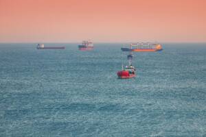 navi e petroliere in mare