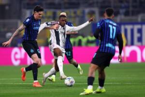 Alessandro Bastoni e Pierre Kalulu in Inter-Juventus