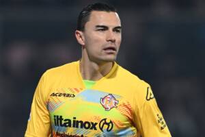 primo piano del portiere della Cremonese Emil Audero