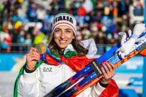 Lisa Vittozzi vince la medaglia d'oro alle Olimpiadi Milano-Cortina 2026