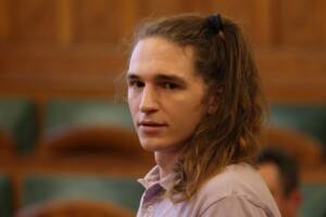 l'attivista non binaria Maja T.